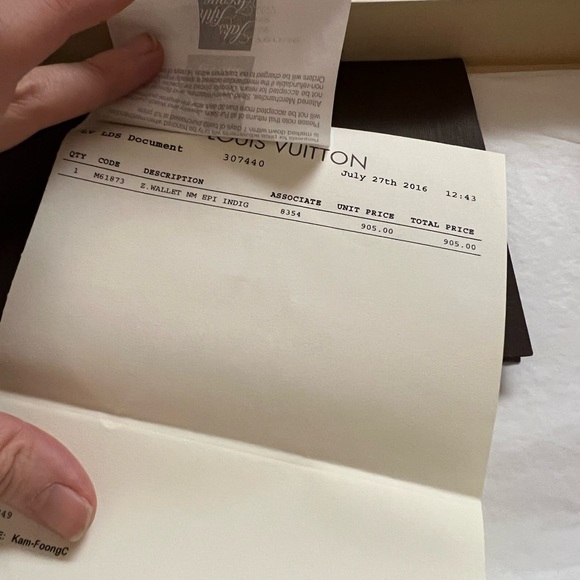 Authentic Louis Vuitton Epi Leather Zippy Wallet in Indigo - Picture 13 of 15